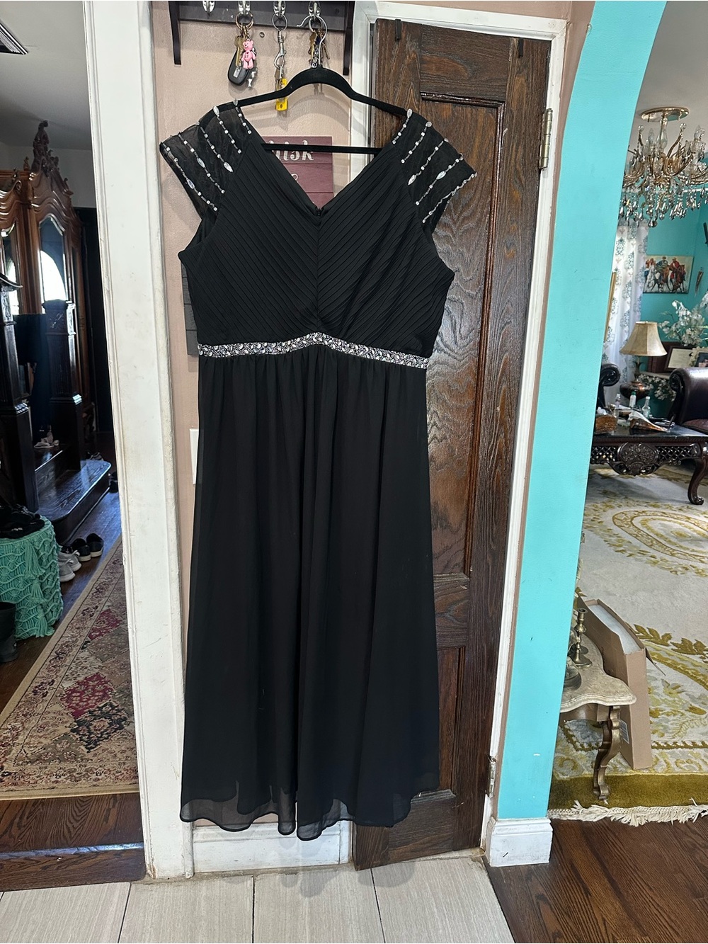 Elegant Black V-Neck Maxi Dress with Beaded Waist